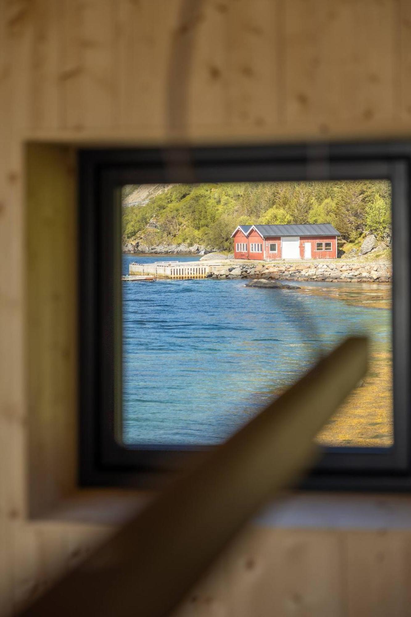 Minkfarmen, Spacious Seaside Cabin With Scenic View Рамберг Екстериор снимка